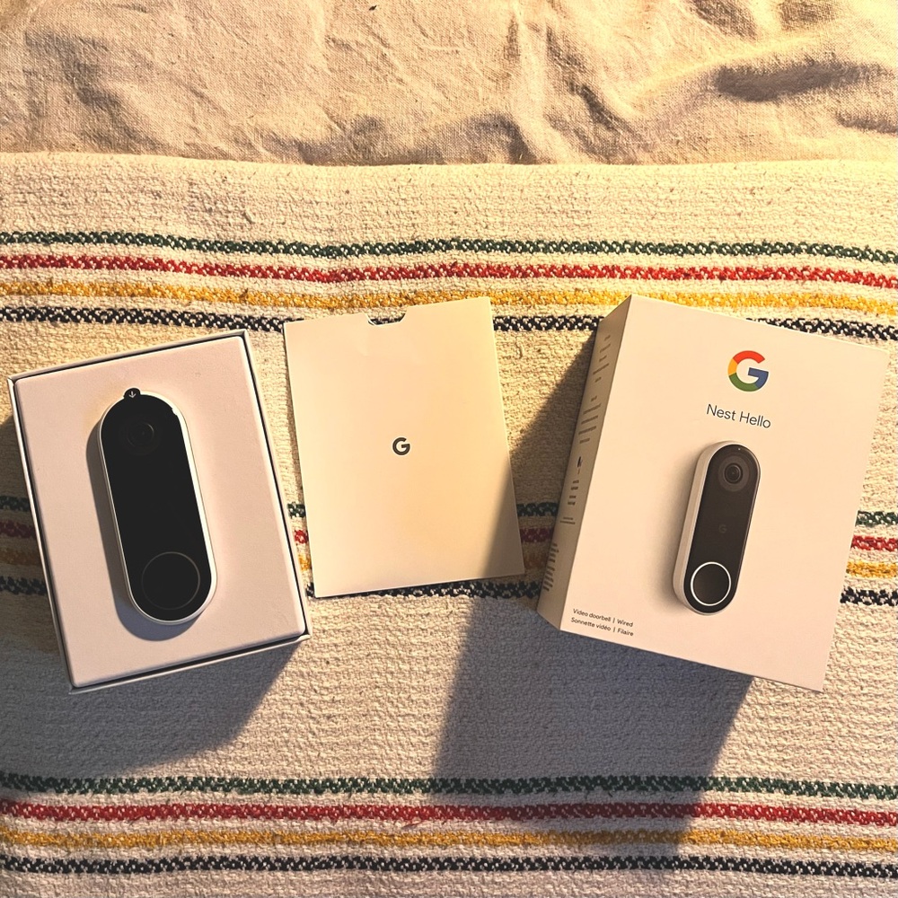 Google Nest Hello Smart Doorbell in Black and White